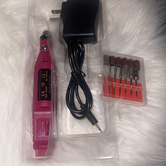 NEW! MANI/PEDI KIT TOOL - Picture 3 of 3